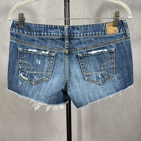 AEO Denim Distressed Cut-Off Shorties / Shorts | Size 4 - Picture 2 of 7